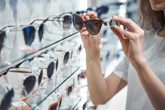 Cinco puntos a tener en cuenta al comprar gafas de sol, Salud, La Revista
